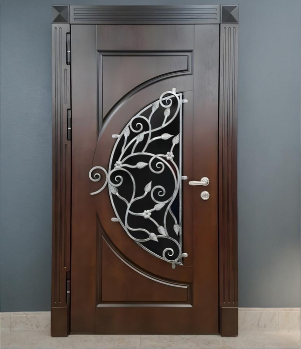 Дверь с ковкой и стеклом