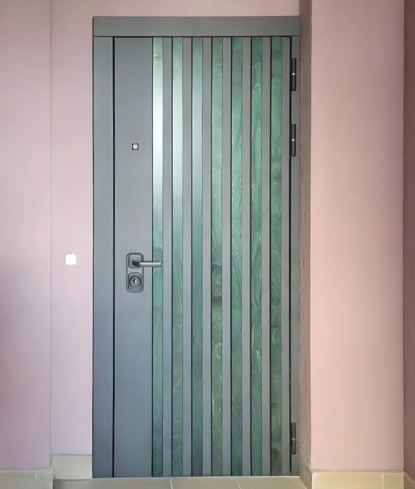 С зелеными рейками