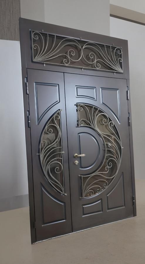 С коваными решетками