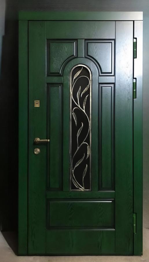 Дверь зеленого цвета с остеклением