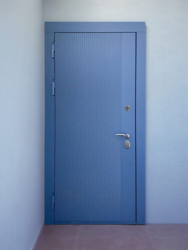 Синяя входная дверь