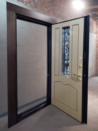 С узким окном и ковкой С узким окном и ковкой