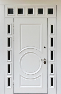 Входная остекленная группа с терморазрывом и отделкой из белых панелей МДФ с багетом