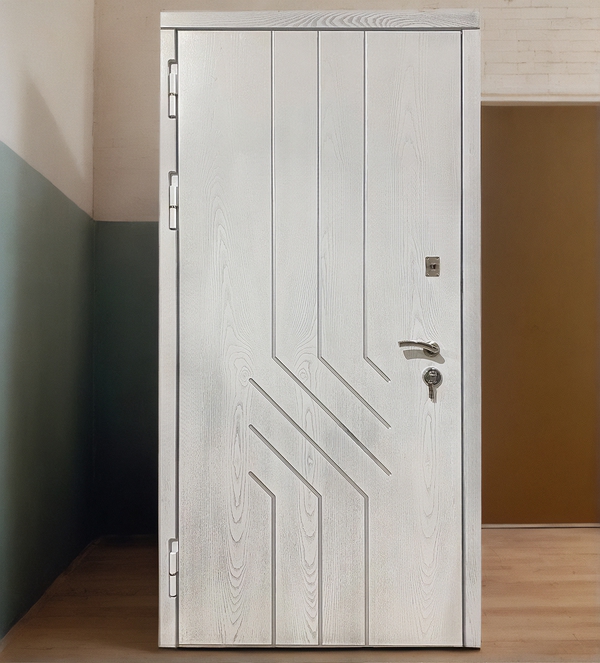 Квартирная дверь с фрезеровкой